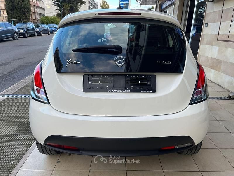 Usata Lancia Ypsilon 69 CV (50 kW) 2022 Bianco Utilitaria
