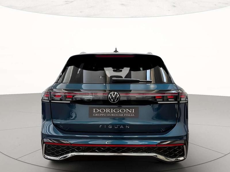 Usata VW Tiguan R-line 150 CV (110 kW) 2025 Nightshade blue metallizzato SUV