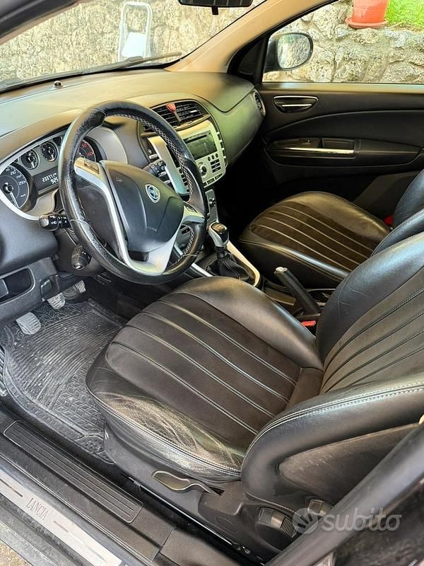 Usata Lancia Delta 120 CV (88 kW) 2012 Utilitaria