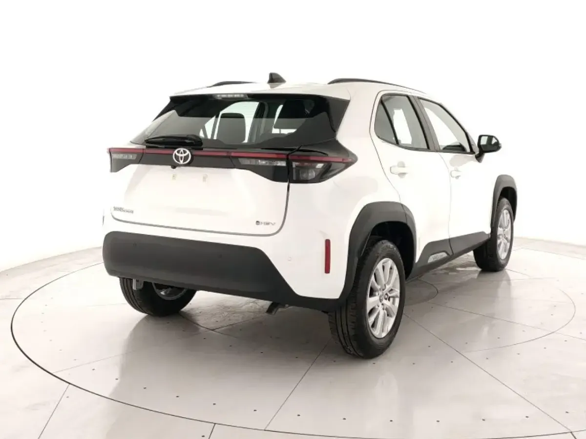 Nuova Toyota Yaris Cross Active 92 CV (67 kW) 2026 Bianco SUV