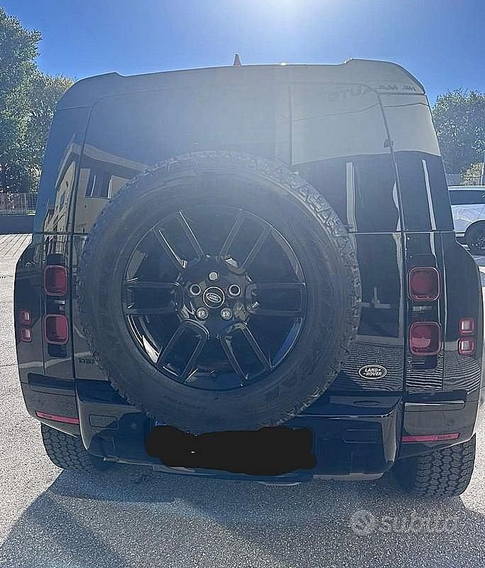 Usata Land Rover Defender SE Dynamic 249 CV (183 kW) 2023 Nero SUV