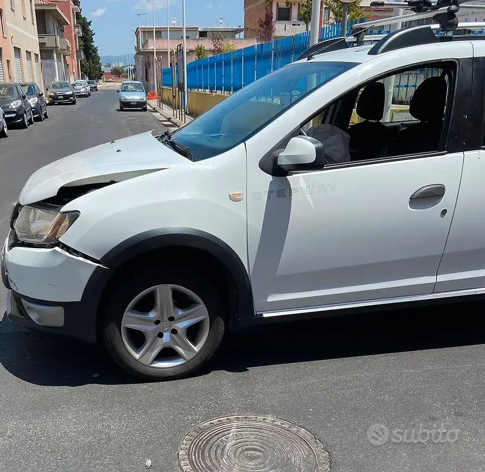 Usata Dacia Sandero Stepway 90 CV (66 kW) 2014 Berlina
