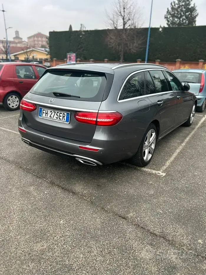 Usata Mercedes E220 194 CV (142 kW) 2017 Grigio Station wagon
