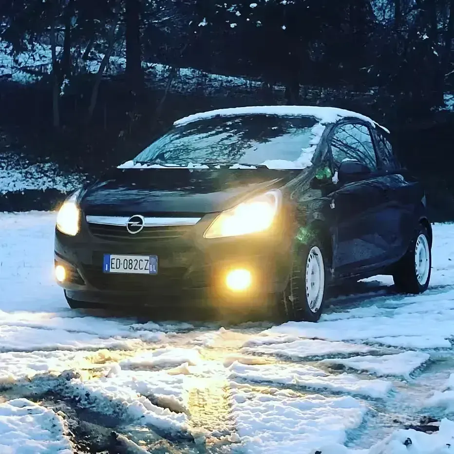 Usata Opel Corsa 90 CV (66 kW) 2010 Utilitaria
