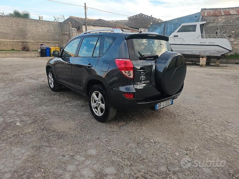 Usata Toyota RAV4 136 CV (100 kW) 2009 Grigio SUV