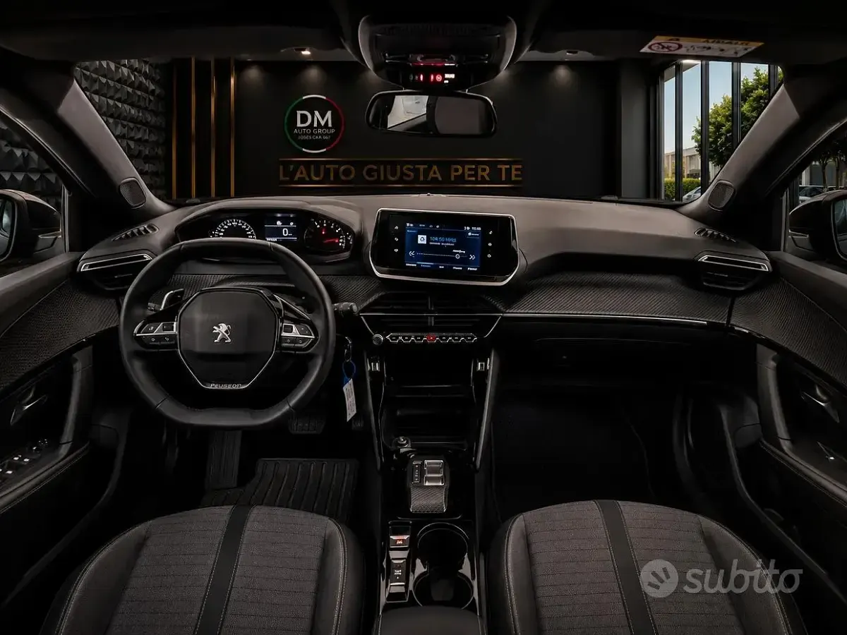 Usata Peugeot 2008 Allure 130 CV (95 kW) 2023 Grigio SUV