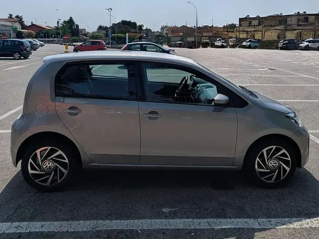 Usata VW up! Move 65 CV (47 kW) 2021 Grigio Utilitaria