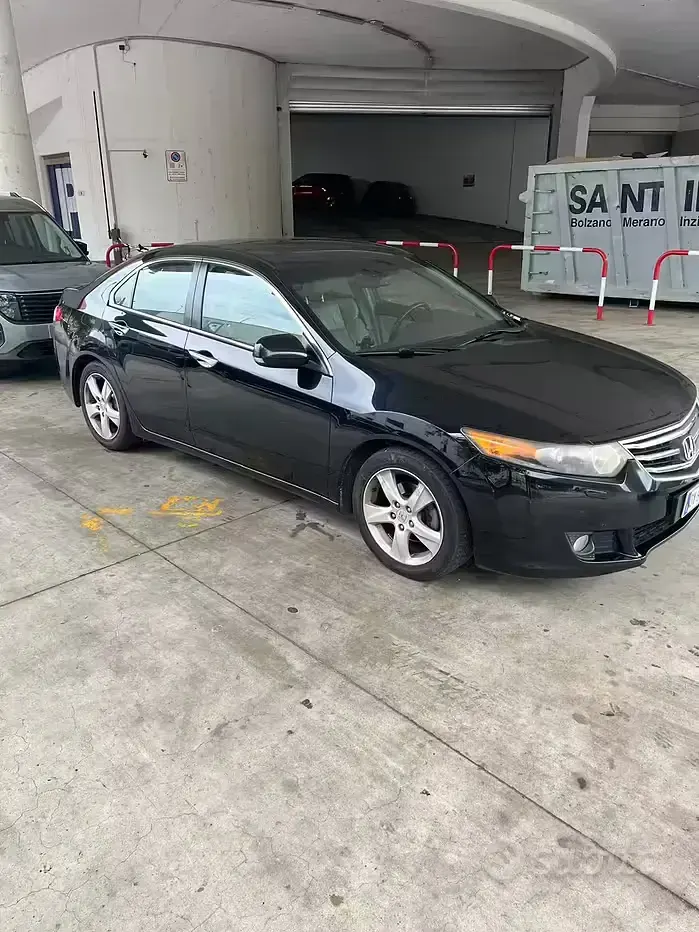 Usata Honda Accord Executive 150 CV (110 kW) 2009 Nero Berlina