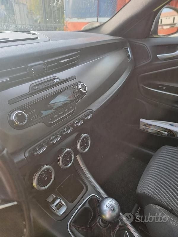 Usata Alfa Romeo Giulietta Exclusive 105 CV (77 kW) 2013 Bianco Berlina