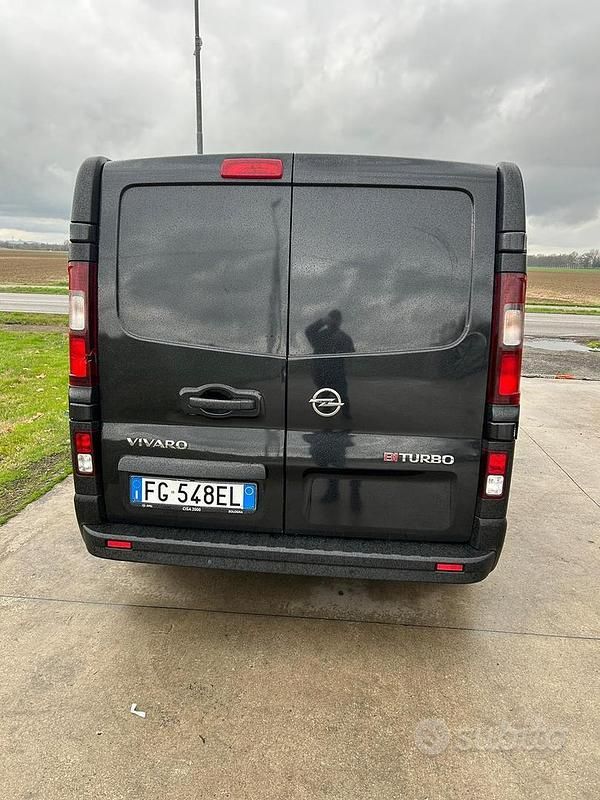 Usata Opel Vivaro 2016 Nero Monovolume