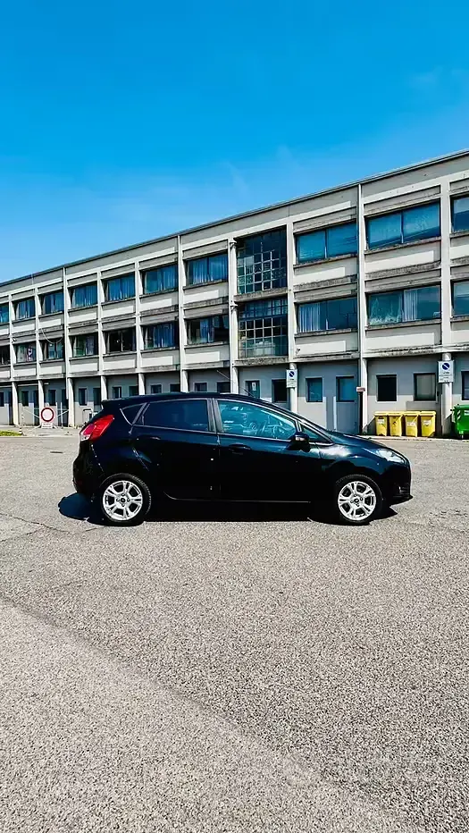 Usado Ford Fiesta 95 HP (69 kW) 2015 Preto Citadino