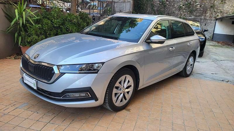 Usata Skoda Octavia Style 150 CV (110 kW) 2022 Argento riflesso Station wagon