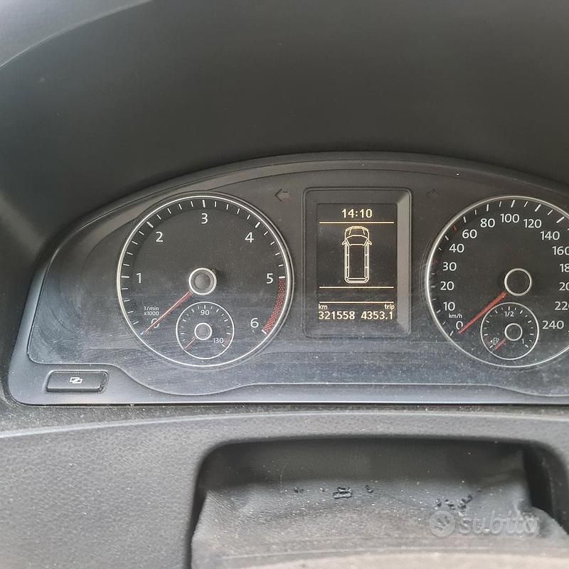 Usata VW Caravelle 140 CV (102 kW) 2012 Grigio Monovolume