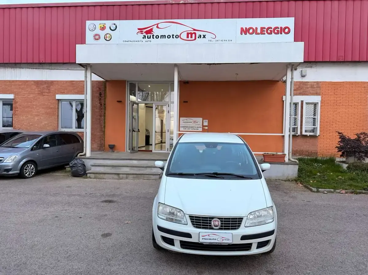 Usata Fiat Idea Dynamic 95 CV (69 kW) 2012 Bianco Monovolume