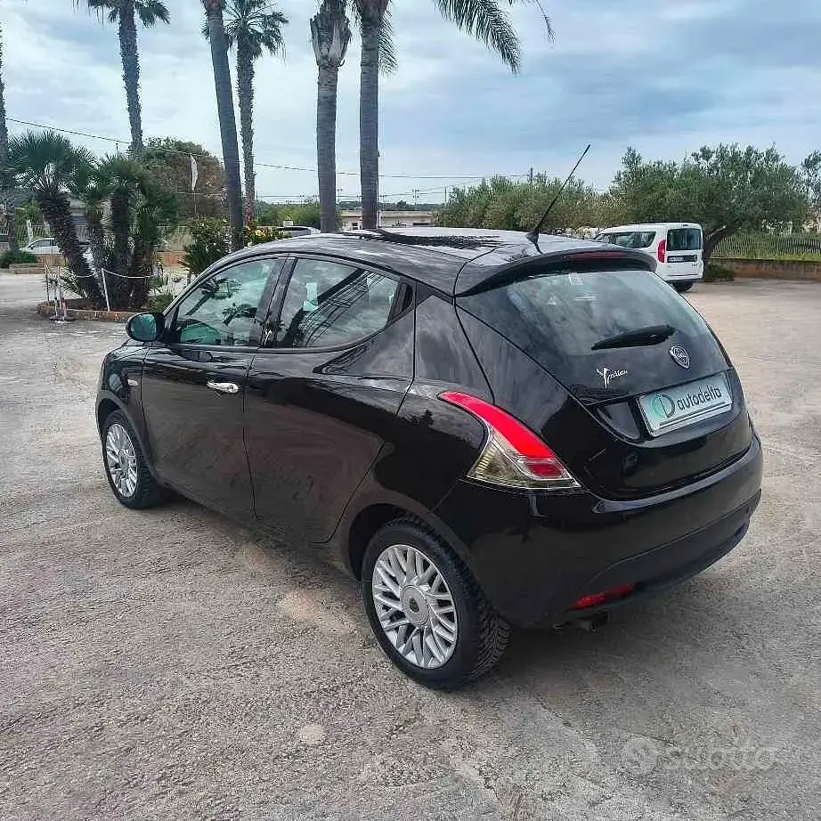 Usata Lancia Ypsilon Gold 69 CV (50 kW) 2015 Nero Utilitaria