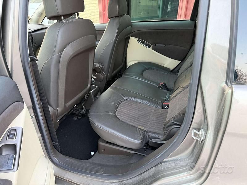 Usata Lancia Musa 101 CV (74 kW) 2006 Grigio Monovolume