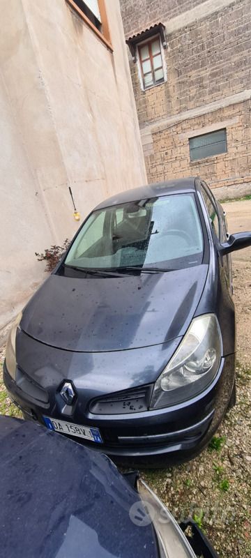 Usata 2006 Renault Clio II Tre volumi | 1900 € (Buon prezzo) - Immagine 1/4