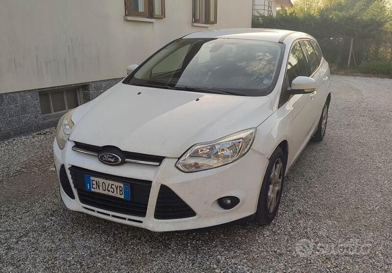 Usata Ford Focus 116 CV (85 kW) 2012 Bianco Station wagon