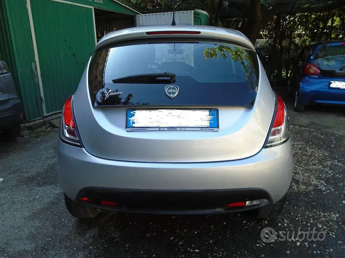 Usata Lancia Ypsilon 69 CV (50 kW) 2012 Grigio Utilitaria