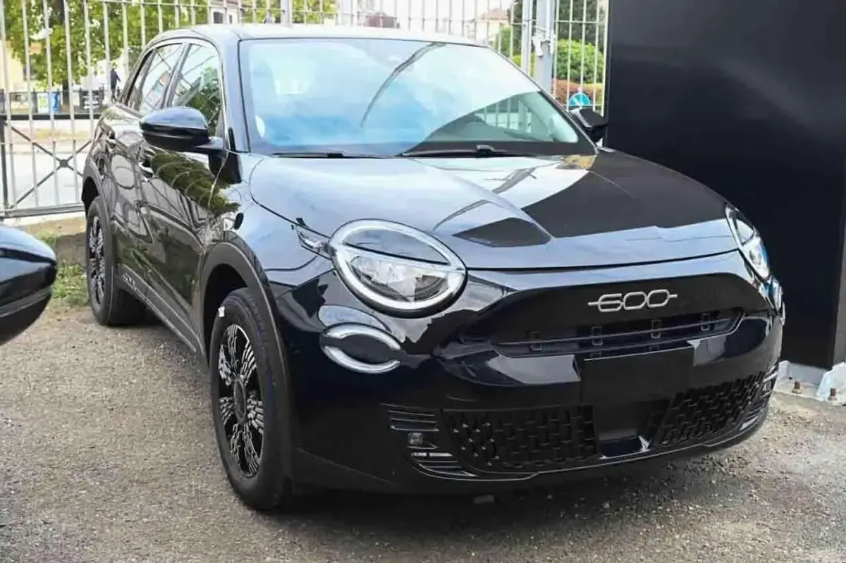 Nuova Fiat 600E Red 61 kW (84 CV) 2026 Nero SUV