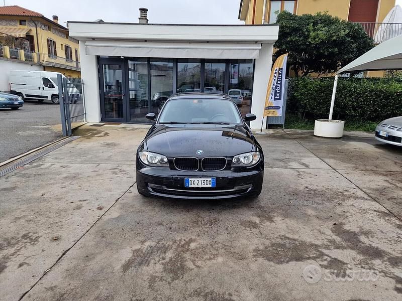 Usata BMW 116 122 CV (89 kW) 2008 Nero Utilitaria