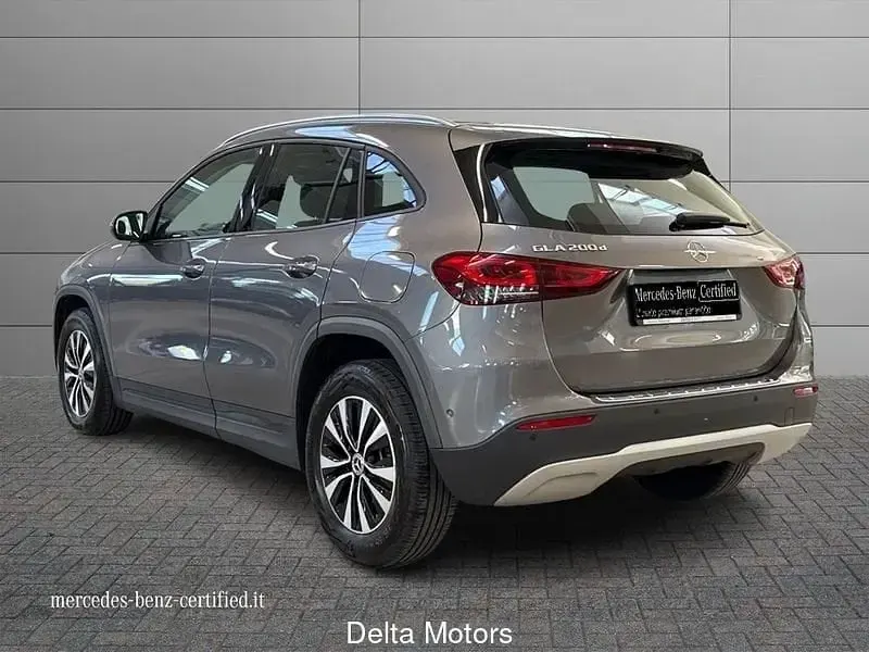 Usata Mercedes GLA200 Business 150 CV (110 kW) 2022 Grigio montagna SUV
