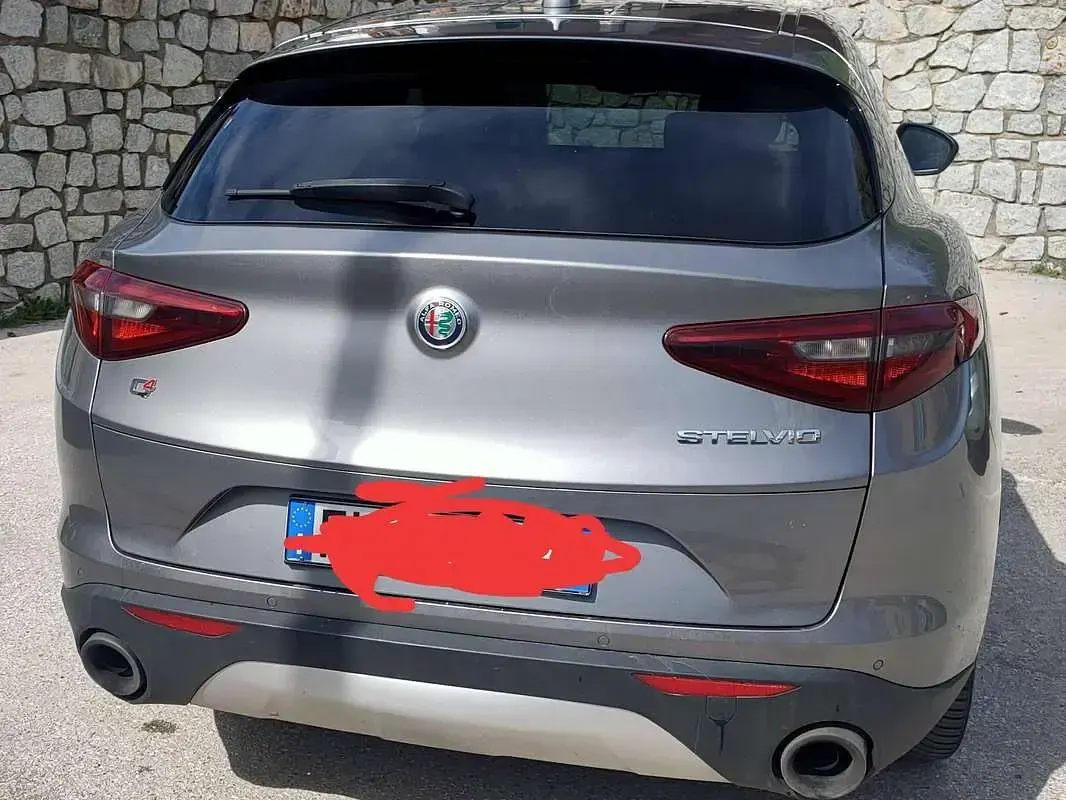 Käytetty Alfa Romeo Stelvio 280 HP (205 kW) 2017 Harmaa Katumaasturi