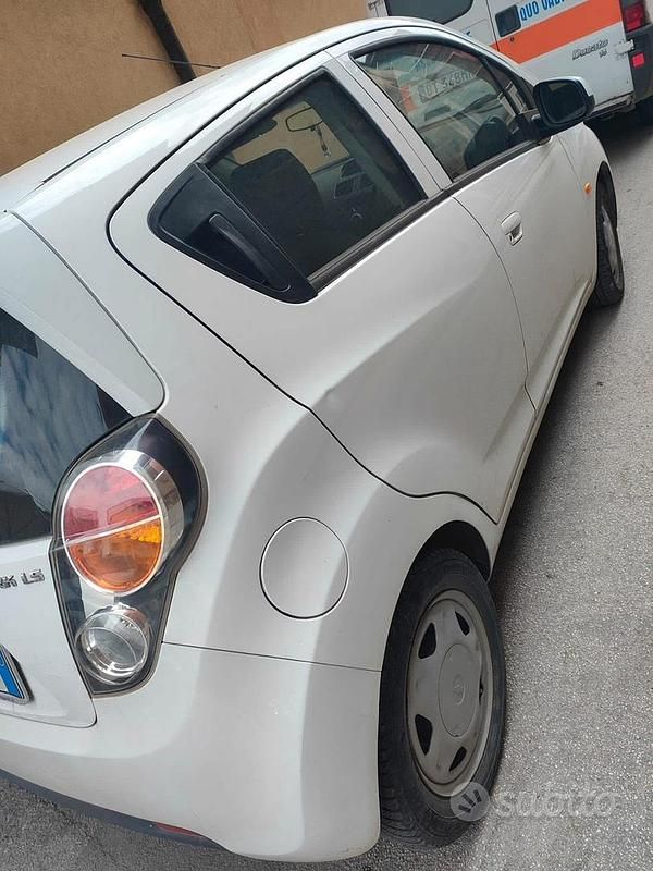 Usata Chevrolet Spark 68 CV (50 kW) 2011 Bianco Utilitaria