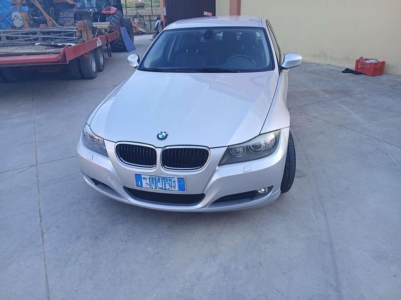 Usata BMW 318 143 CV (105 kW) 2011 Argento Station wagon