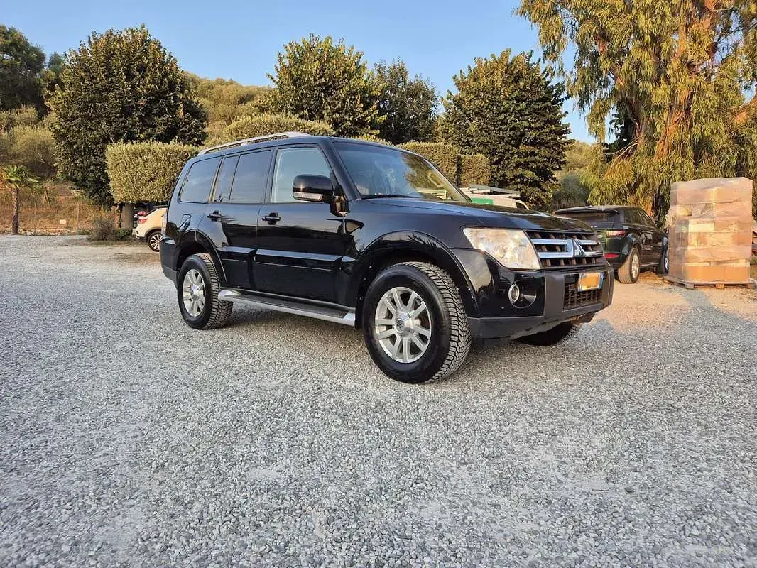 Usata Mitsubishi Pajero Instyle 250 CV (183 kW) 2006 Nero SUV