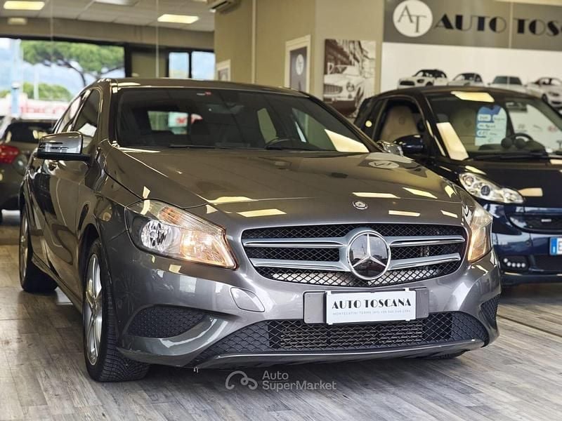 Grigio Usata 2015 Mercedes A180 Edition Berlina | 10.500 € (Buon prezzo) - Immagine 1/4