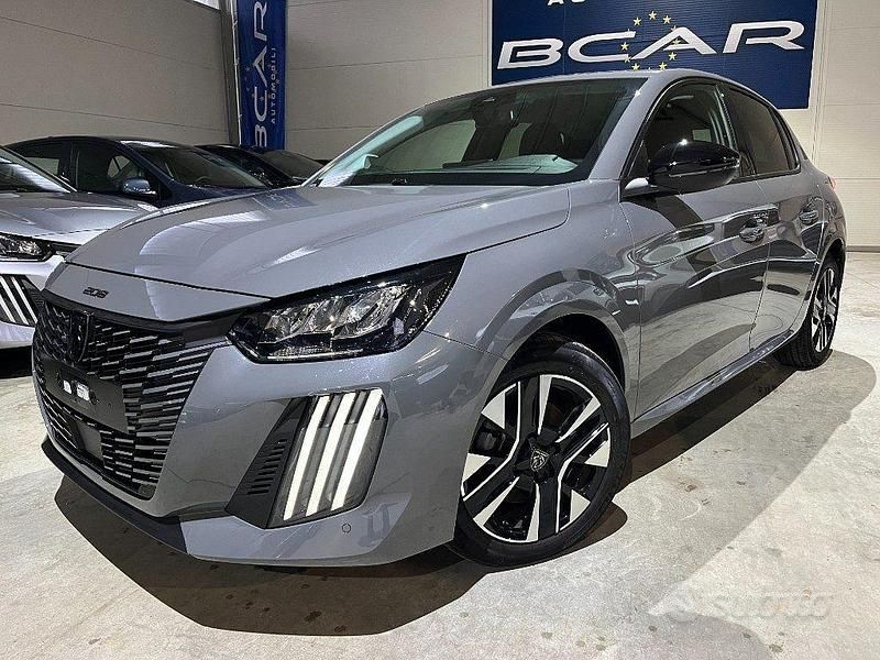 Usata Peugeot 208 Allure 101 CV (74 kW) 2025 Grigio Utilitaria