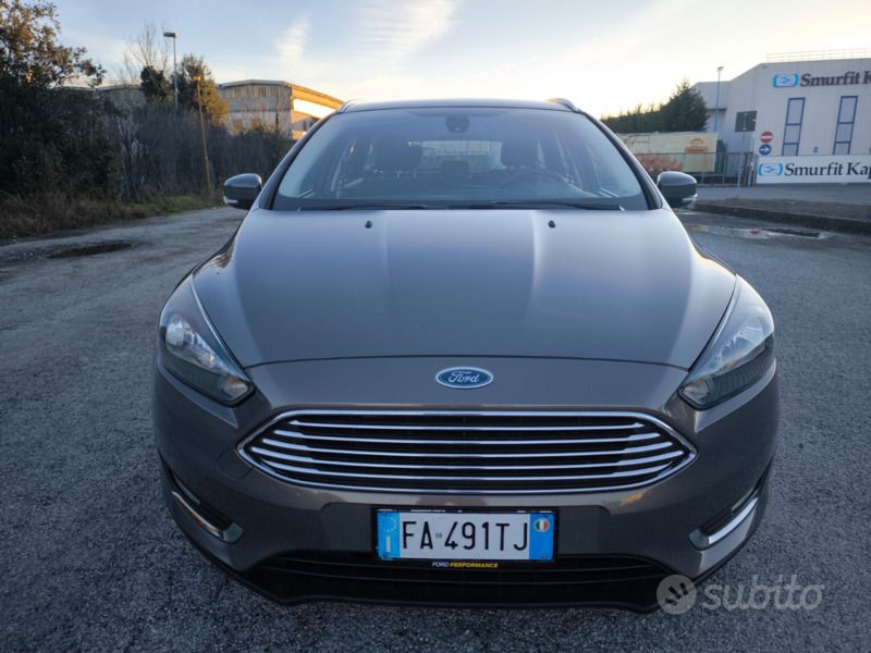 Grigio Usata 2015 Ford Focus Titanium X Station wagon | 6900 € (Buon prezzo) - Immagine 1/4