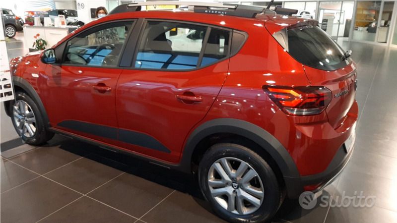 Begagnad Dacia Sandero Stepway 73 HK (53 kW) 2022 Röd Halvkombi