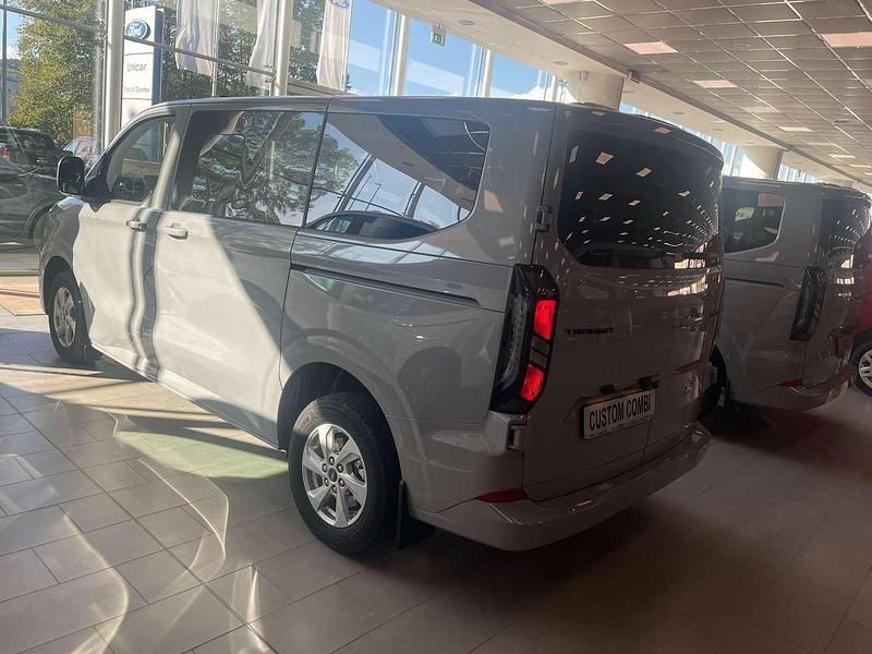 Usata Ford Transit Custom Titanium 136 CV (100 kW) 2024 Magnetic grey Station wagon