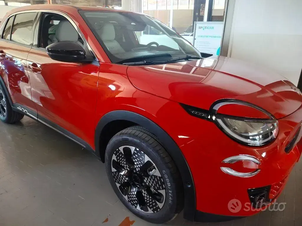 Nuova Fiat 600 La Prima 101 CV (74 kW) 2025 Rosso SUV
