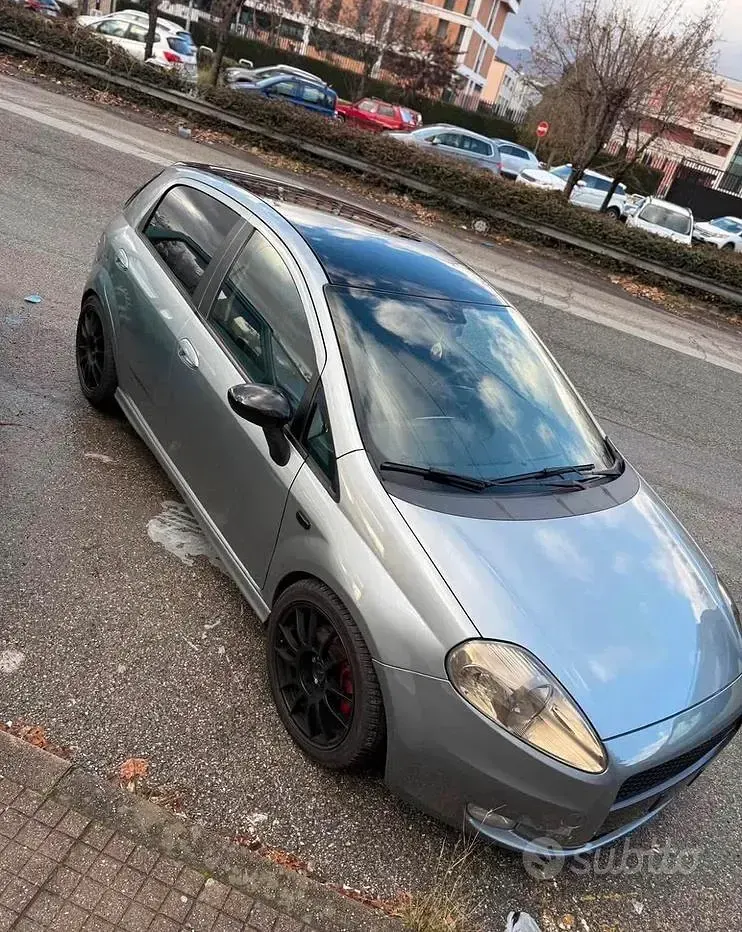Usata Fiat Grande Punto Dynamic 90 CV (66 kW) 2006 Grigio Utilitaria