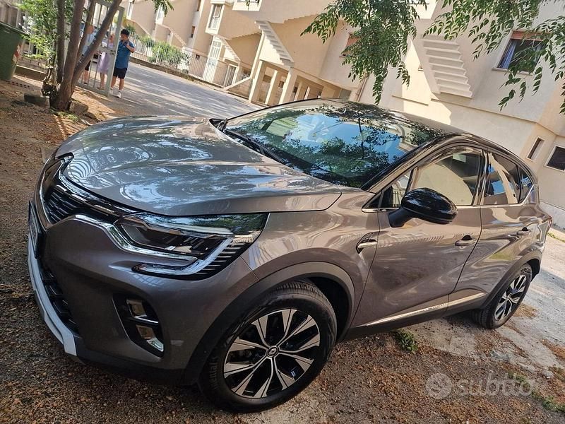 Usata Renault Captur Equilibre 101 CV (74 kW) 2023 Grigio SUV