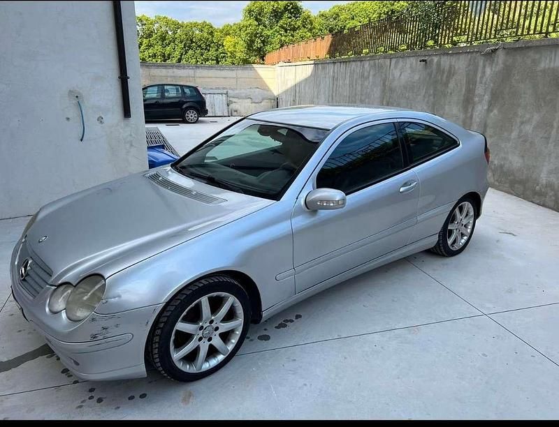 Usata Mercedes C220 Avantgarde 143 CV (105 kW) 2002 Grigio Coupé