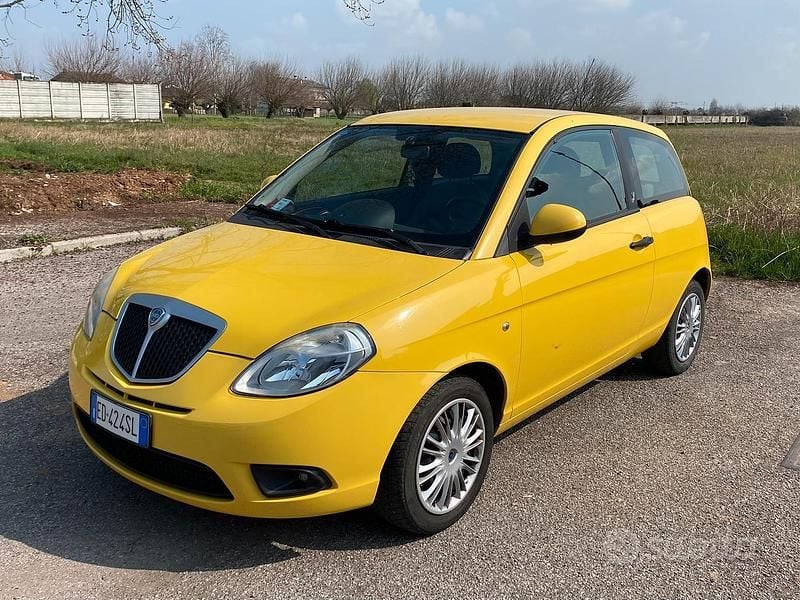 Usata Lancia Ypsilon 60 CV (44 kW) 2010 Giallo Utilitaria