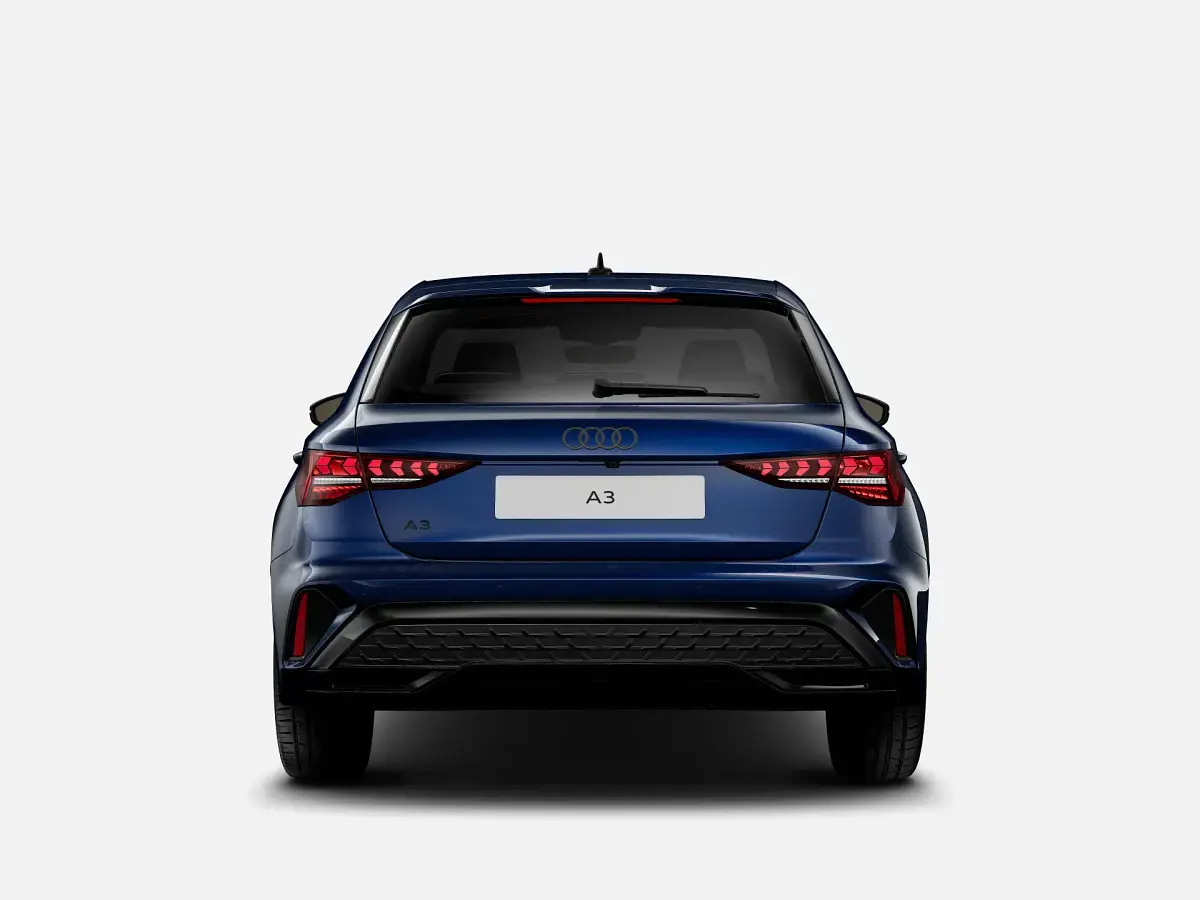 Nuova Audi A3 Sportback e-tron S-Line 204 CV (150 kW) 2026 Blu navarra metallizzato Utilitaria