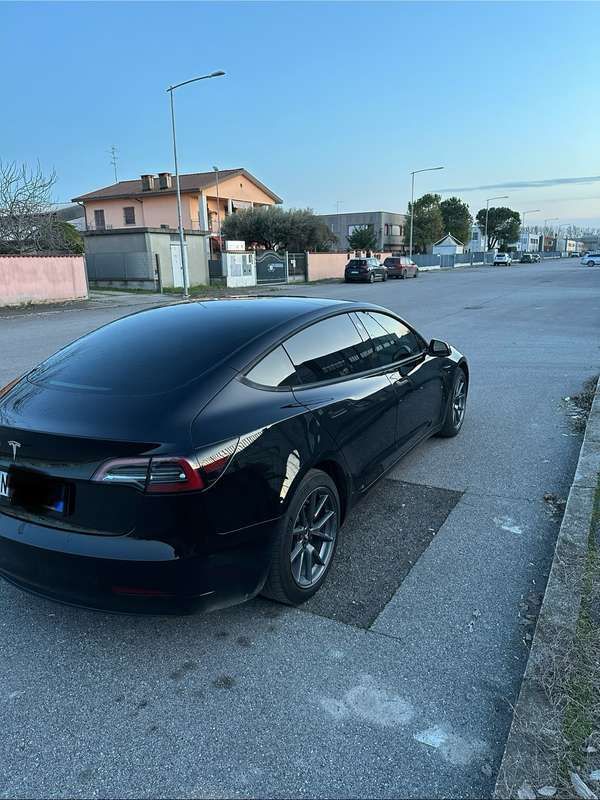 Usata Tesla Model 3 RWD 208 kW (283 CV) 2023 Nero Berlina