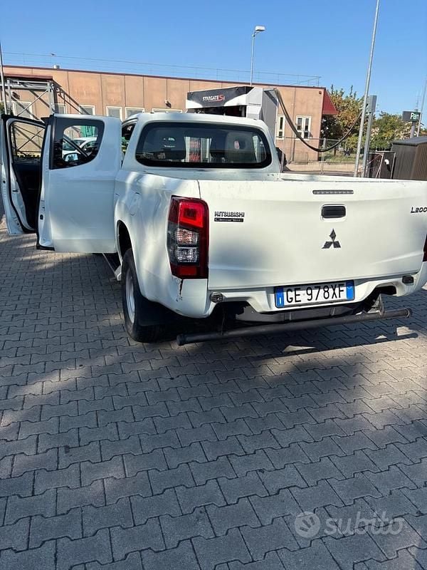 Usata Mitsubishi L200 Select 150 CV (110 kW) 2021 Bianco Pick-up