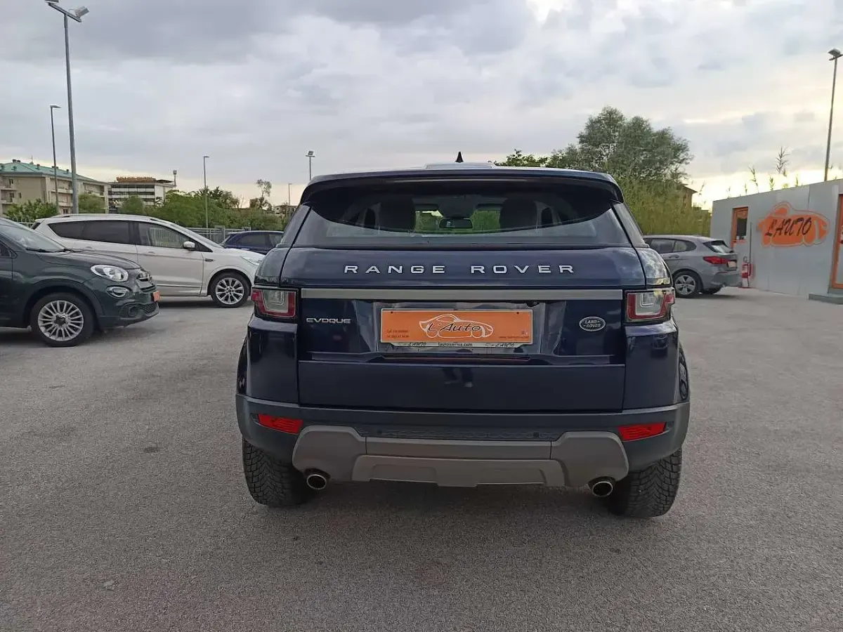Usata Land Rover Range Rover evoque SE 150 CV (110 kW) 2017 Baltic blue metall. SUV