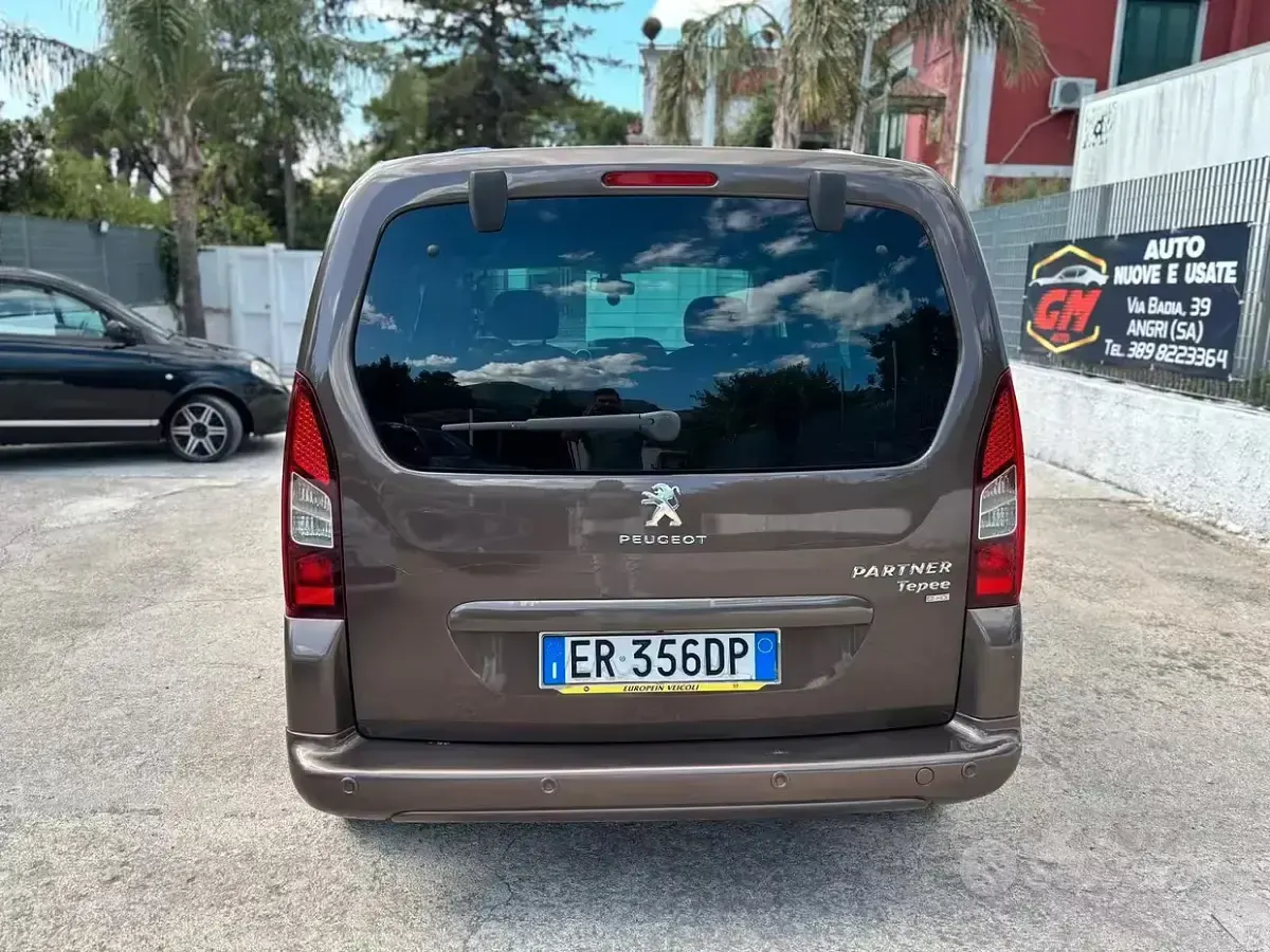 Usata Peugeot TePee Active 92 CV (67 kW) 2013 Marrone Monovolume