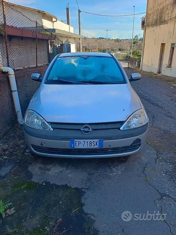 Usado Opel Corsa 75 CV (55 kW) 2003 Gris Utilitario