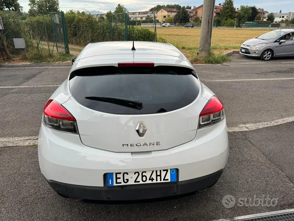 Usata Renault Mégane Coupé 131 CV (96 kW) 2011 Bianco Coupé
