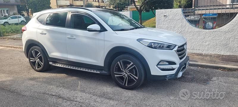 Bianco Usata 2017 Hyundai Tucson SUV | 18.000 € (Cara) - Immagine 1/4