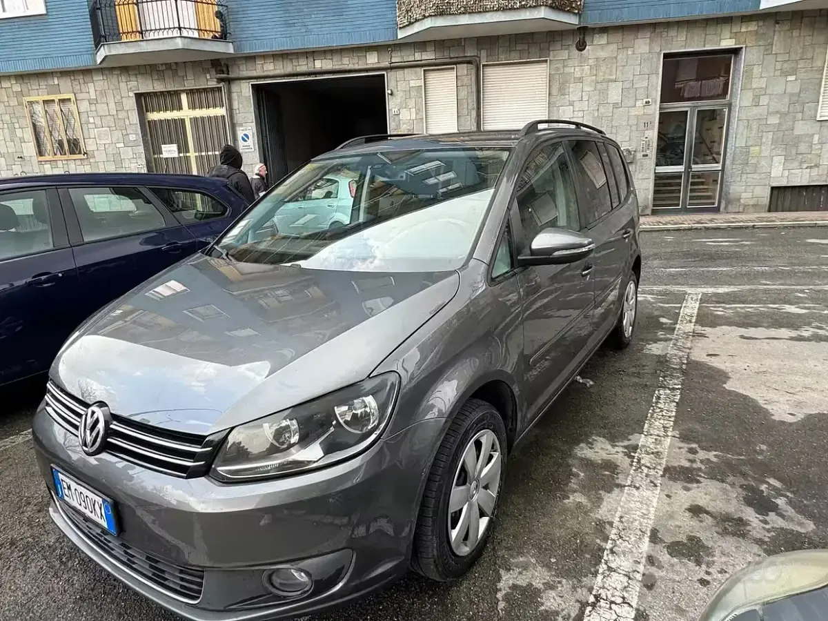 Usata VW Touran Highline 105 CV (77 kW) 2012 Grigio Monovolume