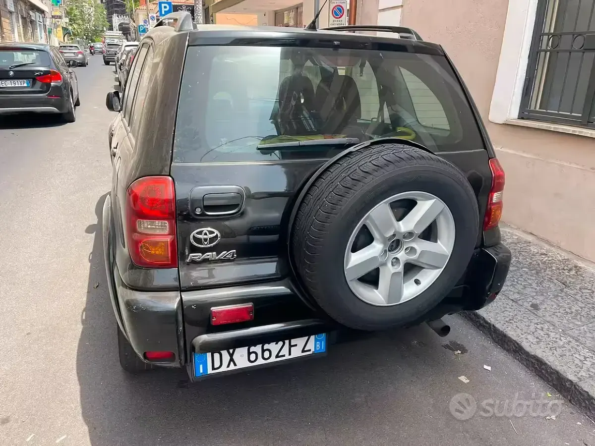 Usata Toyota RAV4 116 CV (85 kW) 2004 Nero SUV